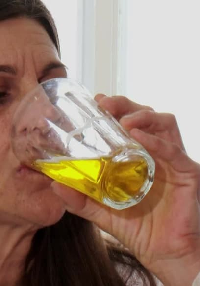 S03:E08 - Urine Drinker poster