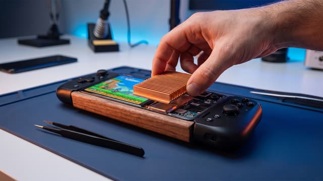 S01:E03 - The Ultimate Gaming Phone