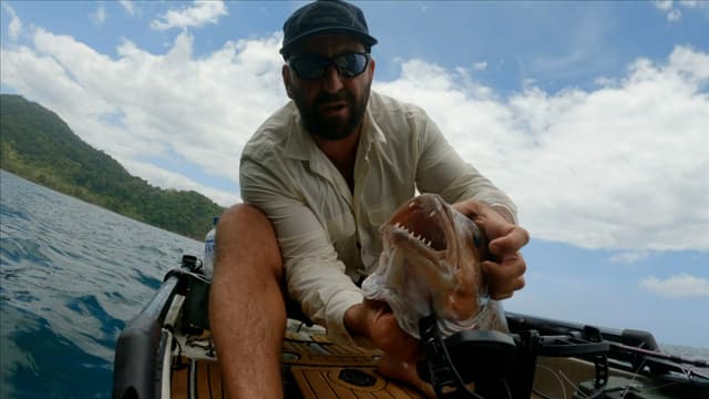 S03:E08 - Cast Away Panama