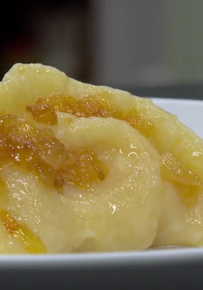 S10:E01 - Pork and Pierogi poster