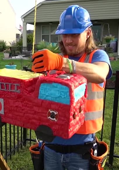S01:E09 - Handyman Hal Birthday Party / Fun Kids Party / Fun Videos for Kids poster