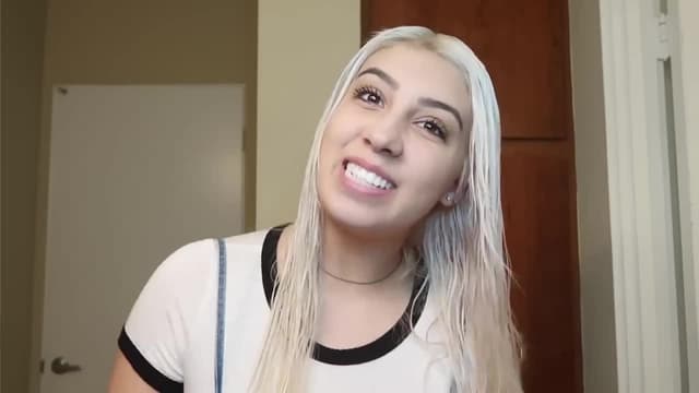S01:E01 - My Hair Fell Out! / I Let My Boyfriend Pick Out My Outfit