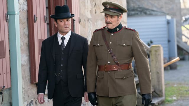 S16:E15 - Breaking Ranks