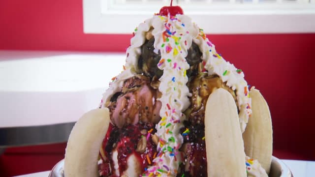 S05:E26 - Kids Edition: Homestead Ice Cream, Meet on Main, Tich