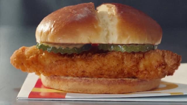 S01:E06 - McDonald's Arch Deluxe / KFC's Double Down