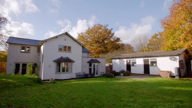 S01:E08 - St. Albans: Detached