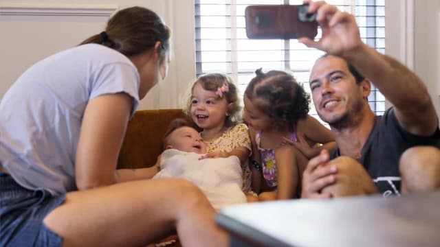 S01:E01 - Welcome Inn