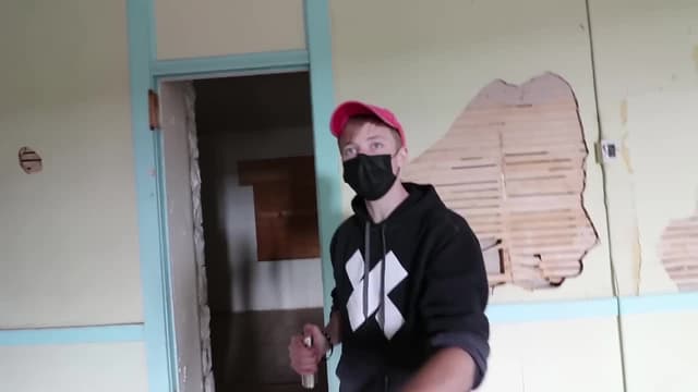 S06:E12 - Exploring a Haunted Military School