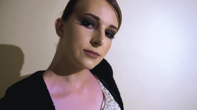 S01:E05 - Meet the Models 4