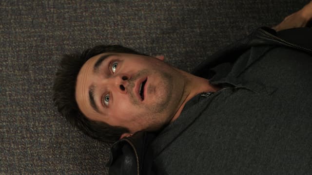 S02:E07 - Republic of Doyle: S2 E7 - Crashing on the Couch