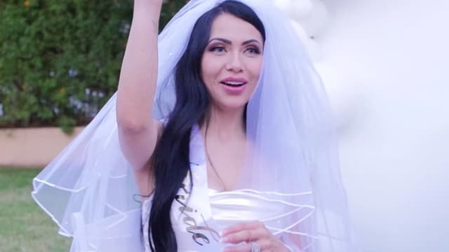 S01:E04 - Wedding Shower