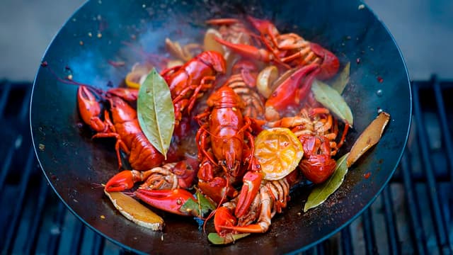 S01:E10 - Delicious Crawfish Catch and Cook