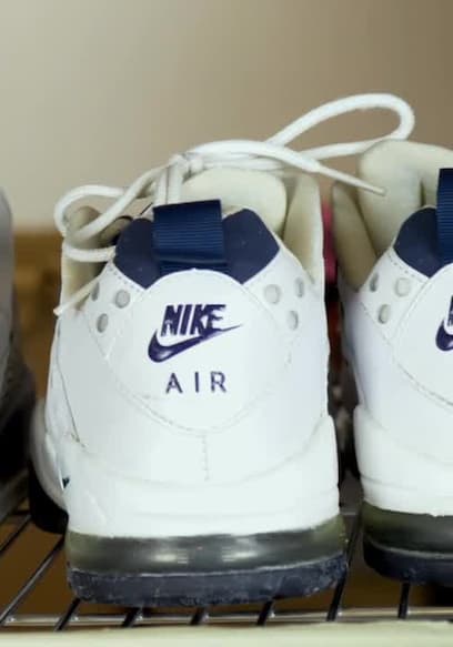 S01:E04 - The Sneaker Cleaners poster