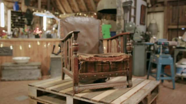 S03:E04 - Riding Crop, Grandad Chair, Hungarian Vase