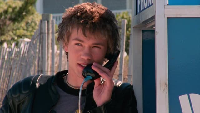 S05:E519 - S05:E19 - 100 Light Years From Home