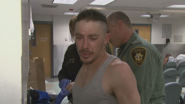 S06:E45 - Repeat Customer