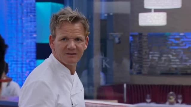 S13:E04 - 15 Chefs Compete