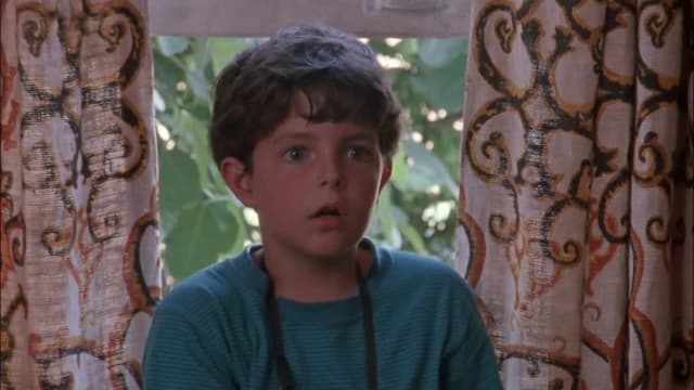 S07:E01 - Child's Play