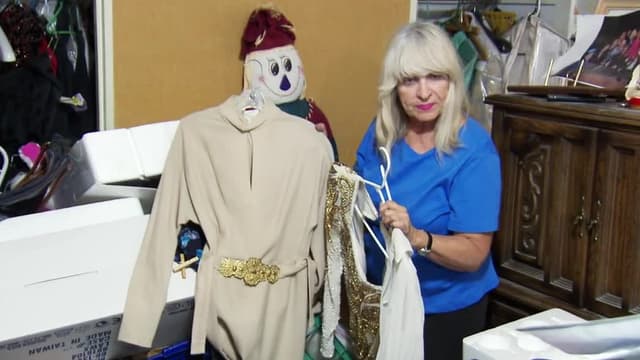 S08:E06 - Worse Than a Haunted House