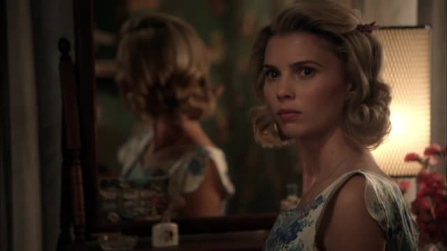 S02:E05 - Ghosts of Christmas Past