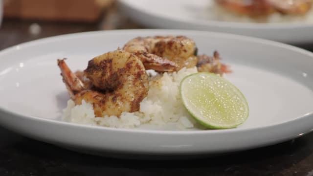 S01:E01 - Seafood Crazy