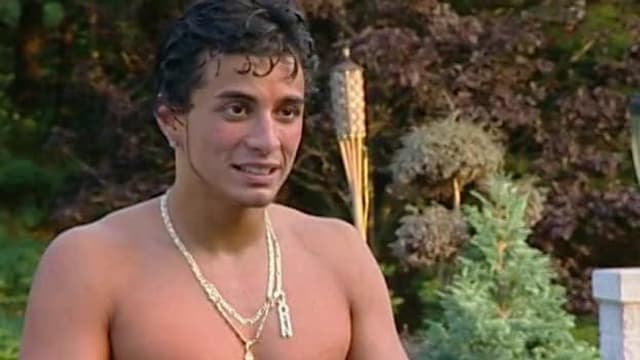 S03:E09 - All the Right Moves