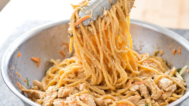 S04:E16 - Pad Thai and Sesame Noodles