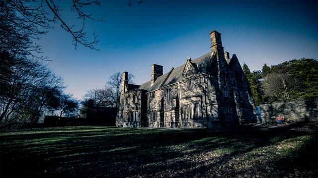 S01:E06 - Hell's House