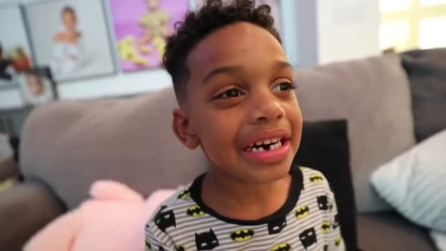 S04:E03 - Kyrie Loses First Tooth