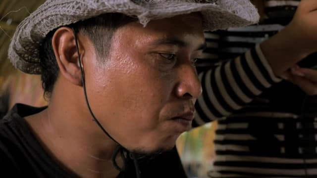 S02:E01 - Gateway to the South