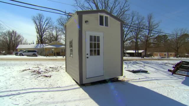 S02:E01 - A Traveling Nurse Needs a Traveling Tiny Home to Move with Her from Job to Job