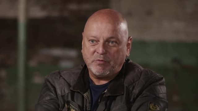 S01:E01 - Pictures From Afghanistan