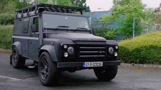 S01:E06 - Land Rover Defender