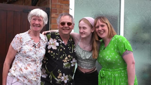 S01:E40 - Liz, Keith and Emma