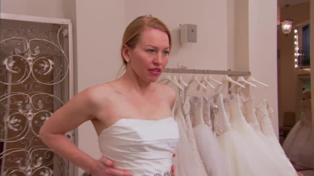 S03:E08 - Hot Dresses, Cold Feet