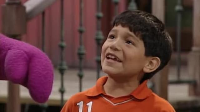 S07:E02 - Arriba, abajo y alrededor