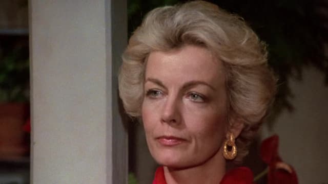 S02:E05 - Queen of the Boston Bruisers / War Games