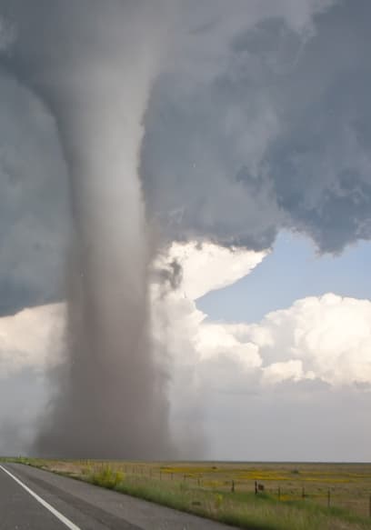 S01:E01 - Tornados poster