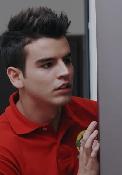 S01:E06 - ¿Le Ayudo? poster