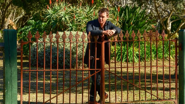 S03:E09 - Suspicious Minds