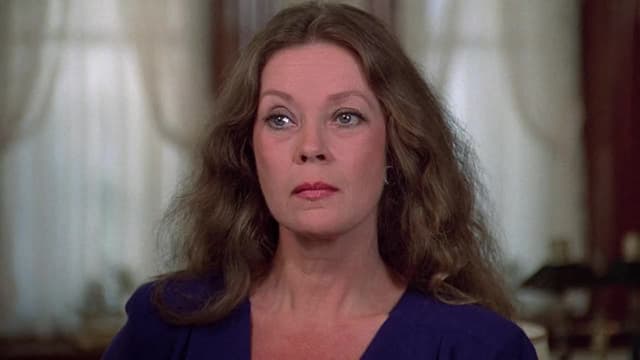 S04:E01 - On a Bed of Harts