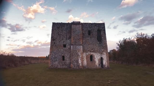 S01:E09 - Thetford Warren Lodge