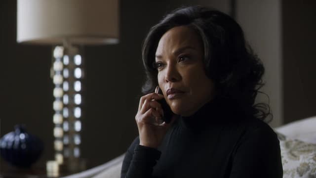 S03:E01 - Strange Currents