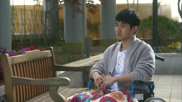 S04:E01 - Episode 1