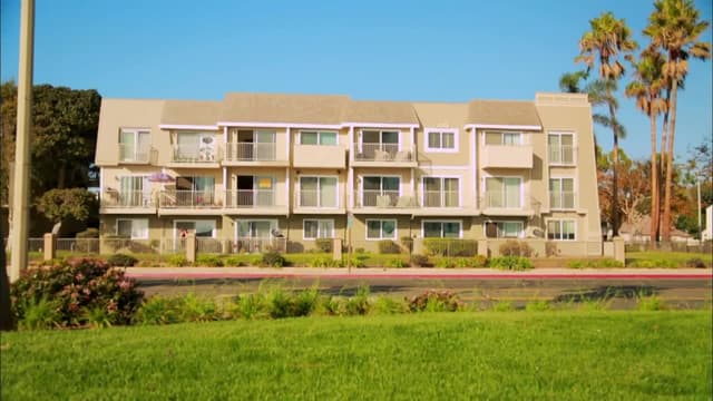 S02:E03 - Golden Coast Bargain Hunt