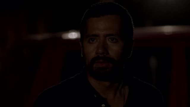 S01:E02 - El Fuego Que Ilumina La Noche