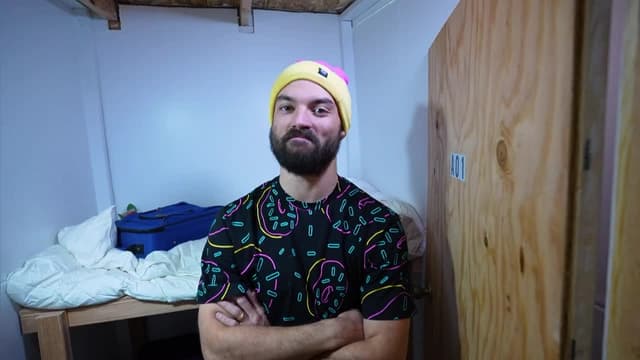 S01:E04 - Overnight Challenge in Micro Hotel