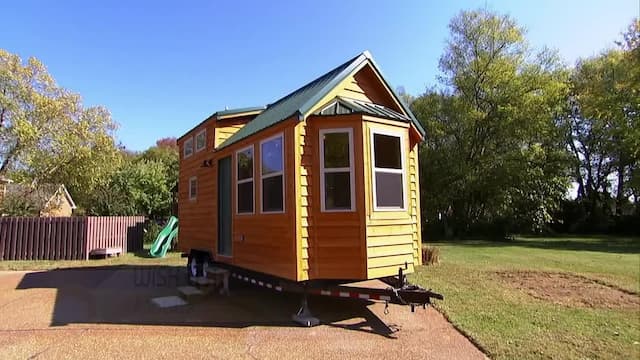 S02:E16 - Heather Plans to Stay Tiny When She Relocates from Her Small Home in Alaska Back to Buffalo, NY
