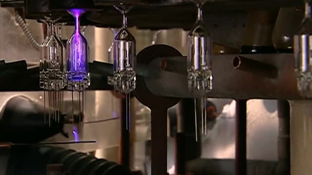 S04:E11 - Halogen Bulbs