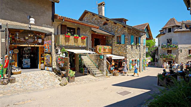 S01:E07 - Yvoire, France: A Beautiful Medieval Village on Lake Geneva